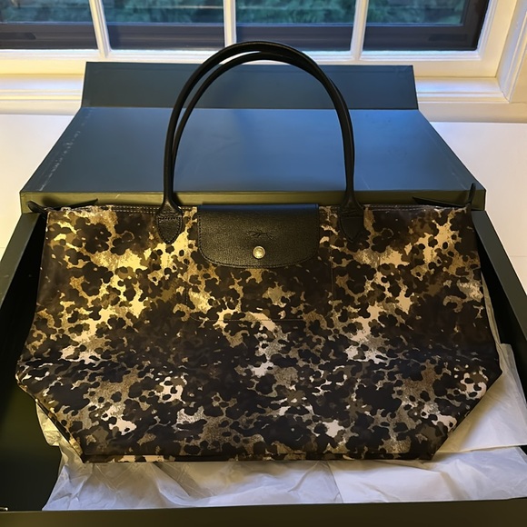 Longchamp Gift Set - Pliage Tote, Cosmetics Case and Scarf - Picture 2 of 5